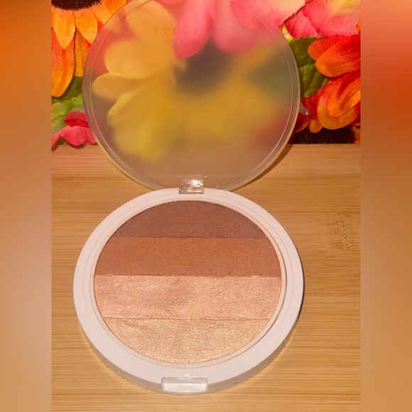 Diverse Shades Eyeshadow Palette - Picture 4 of 6